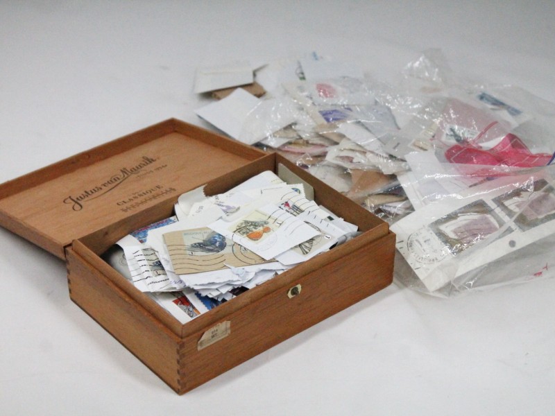 Lot Ongesorteerde Postzegels (Art. 4425)